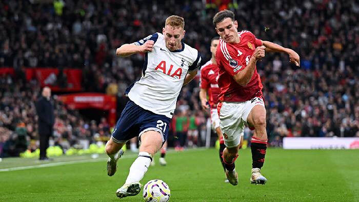 Logo hai đội bóng Tottenham và MU