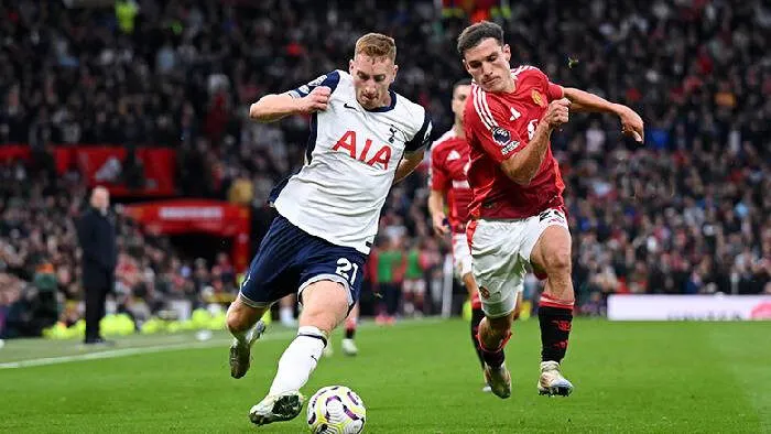 Logo hai đội bóng Tottenham và MU