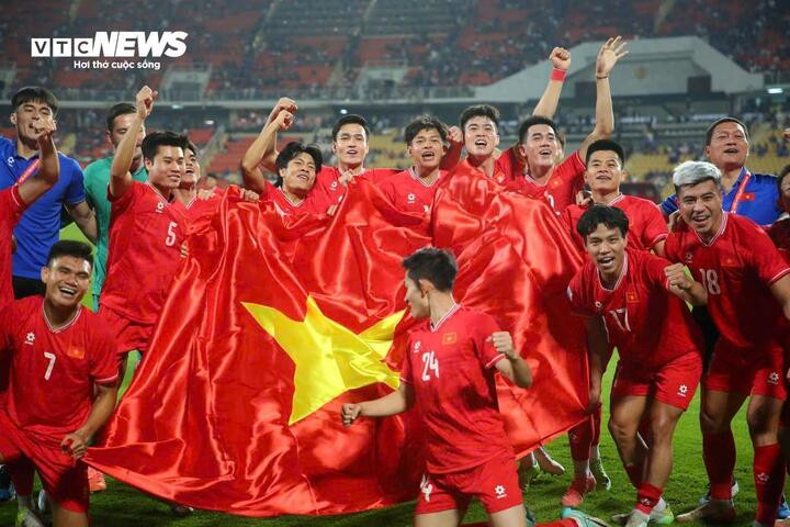 HLV Kim Sang Sik có nhiều sự điều chỉnh về chiến thuật để giúp ĐT Việt Nam vô địch AFF Cup 2024