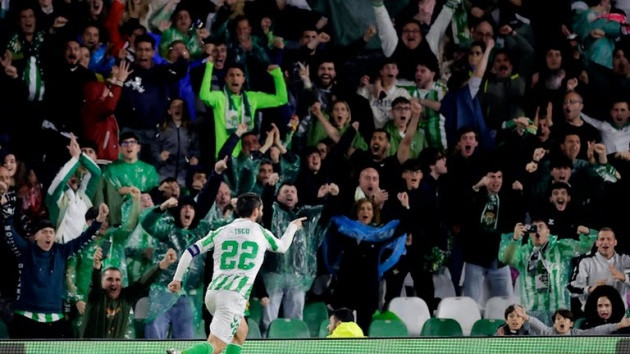 Betis 2-2 Guimaraes: Điểm cộng cho Antony; Isco lên tiếng
