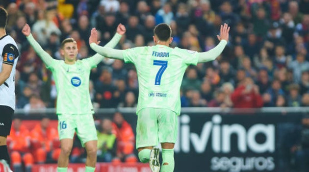 Ferran Torres ghi bàn trong trận đấu
