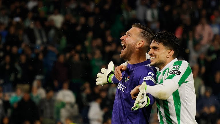Isco tỏa sáng trong màu áo Betis