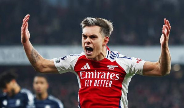 Leandro Trossard trong màu áo Arsenal