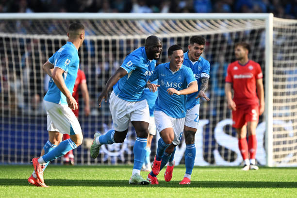 Napoli giành trọn 3 điểm