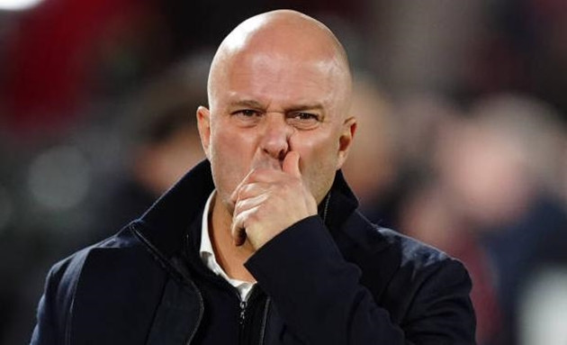 Sai lầm của Liverpool và Arne Slot đem đến hy vọng cho cuộc đua vô địch Ngoại hạng Anh