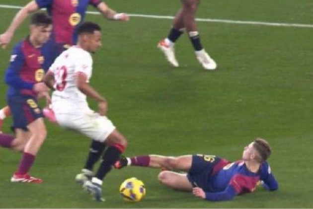Sevilla 1-4 Barcelona: Đẳng cấp của Raphinha; Áp sát Real