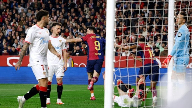 Sevilla 1-4 Barcelona: Đẳng cấp của Raphinha; Áp sát Real