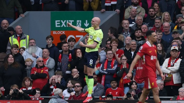 Southampton khẳng định sức mạnh trong hiệp một