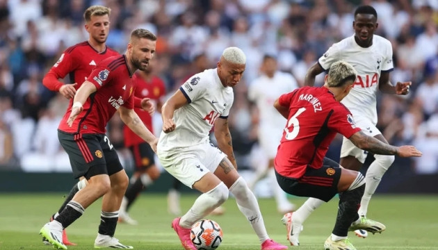 Trận đấu giữa Tottenham và Manchester United