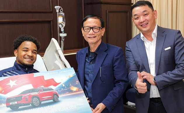 Xuân Sơn nhận xe ô tô trị giá 1 tỷ đồng